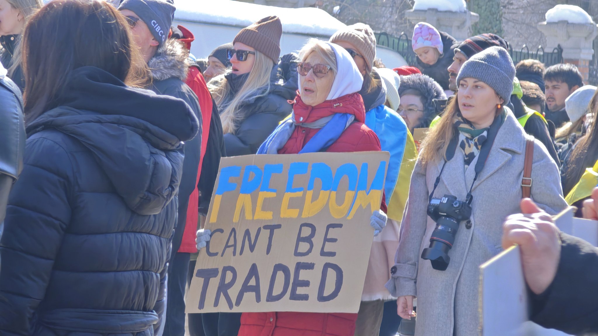 Українці по всьому світу виходять на мітинги до річниці вторгнення РФ