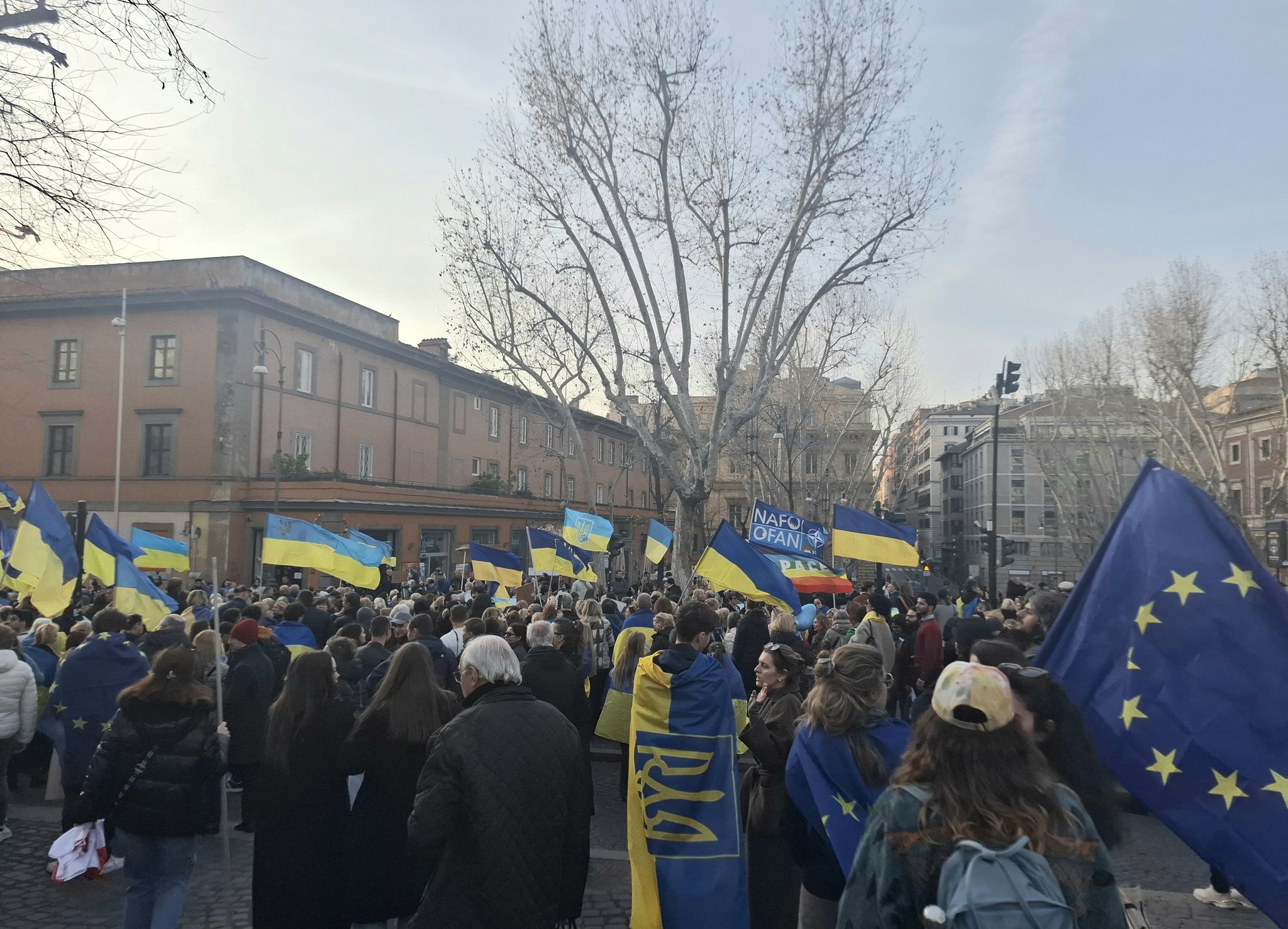 Українці по всьому світу виходять на мітинги до річниці вторгнення РФ