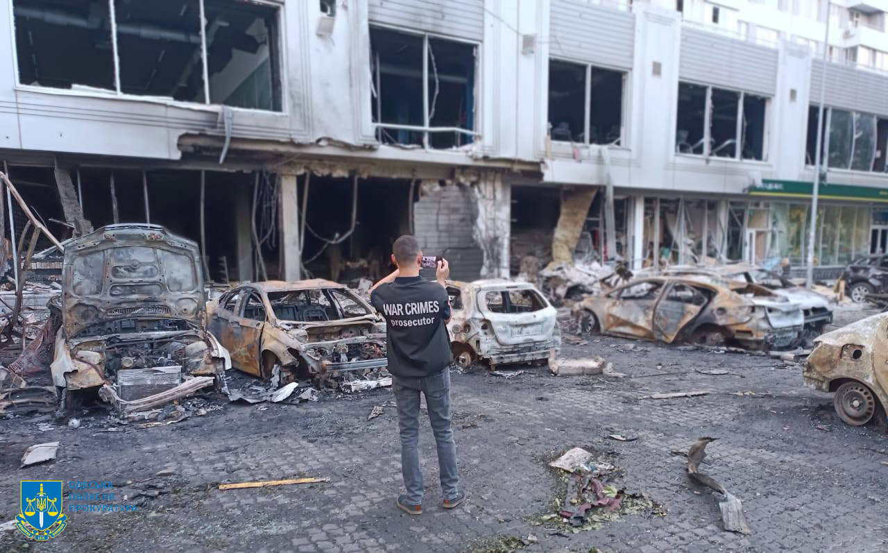 Ворог вночі бив по Одесі безпілотниками: які руйнування