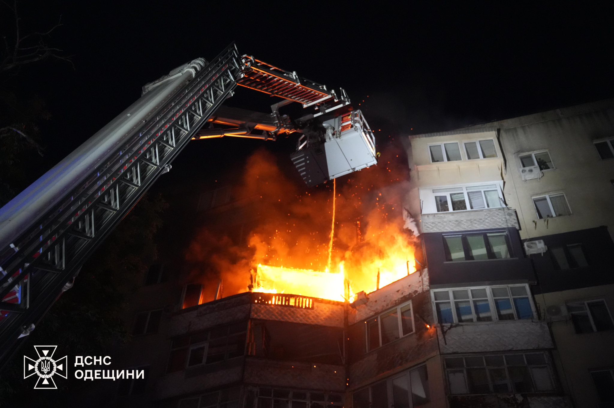 Росіяни вдарили дронами по багатоповерхівці в Одесі: все, що відомо