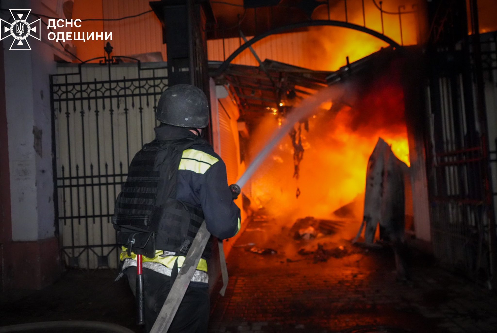 рф вгатила по Привозу і багатоповерхівці в Одесі: все, що відомо