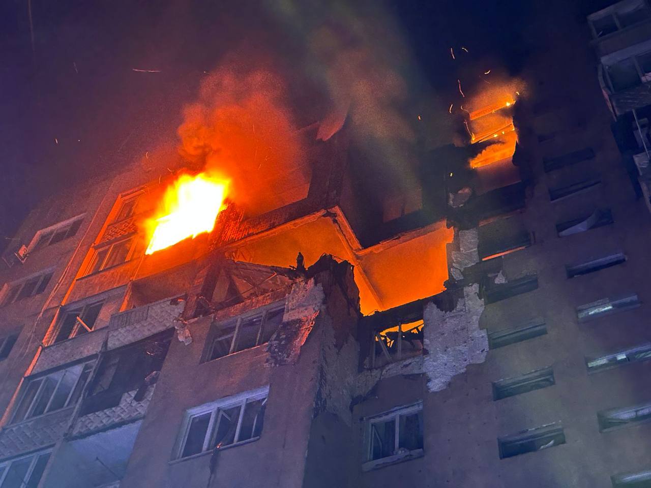 Росіяни вдарили дронами по багатоповерхівці в Одесі: все, що відомо