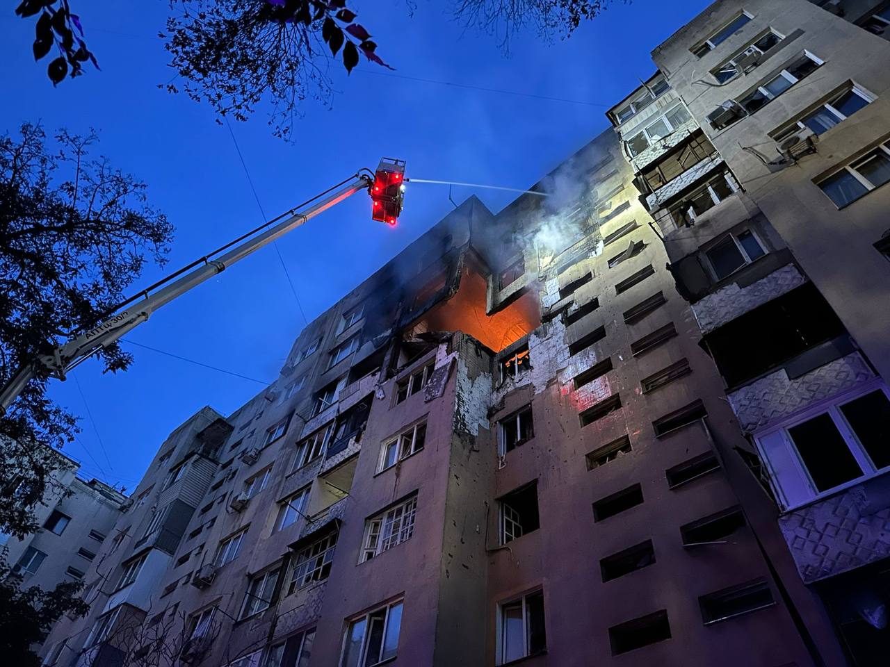 Росіяни вдарили дронами по багатоповерхівці в Одесі: все, що відомо
