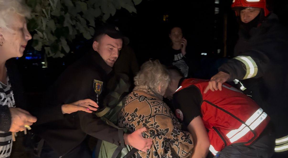 Росіяни вдарили дронами по багатоповерхівці в Одесі: все, що відомо