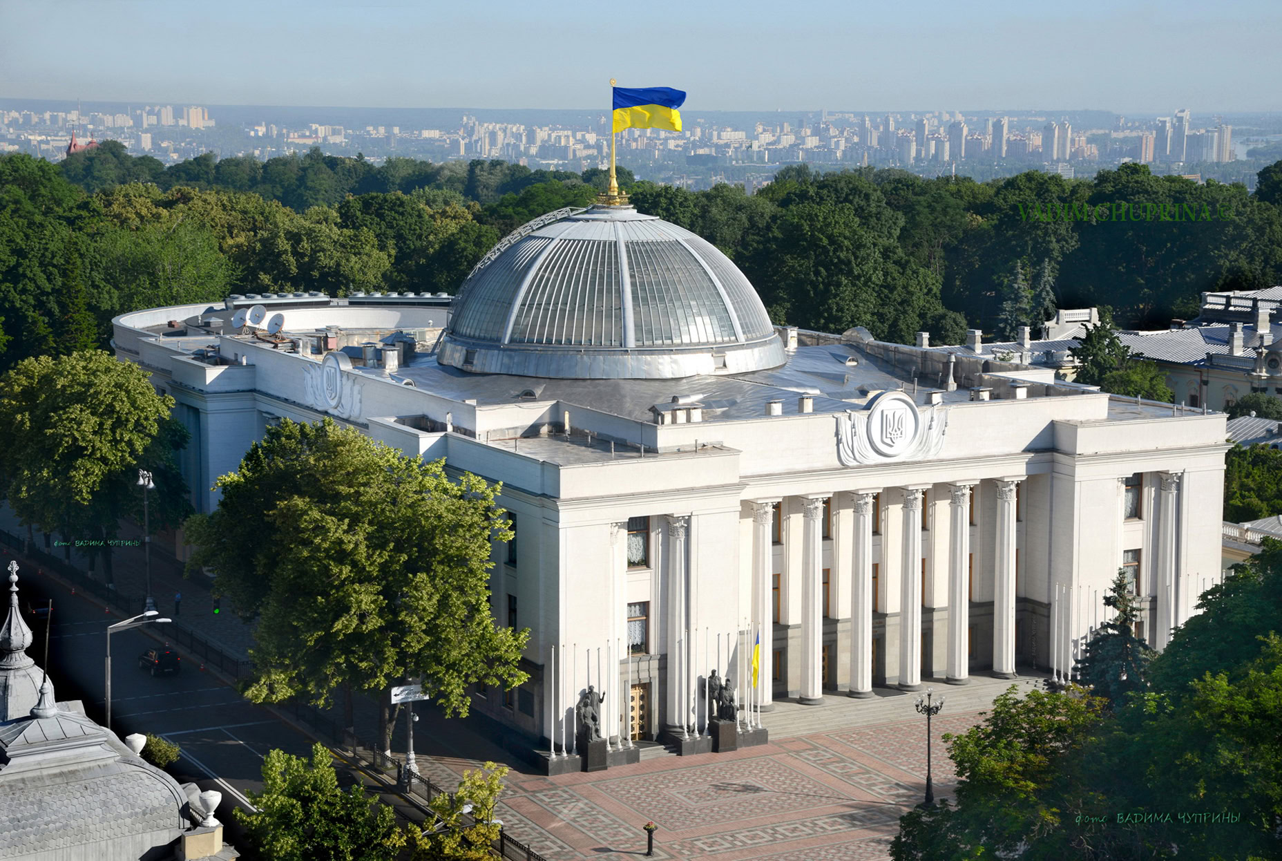 Рада ухвалила законопроєкт Зеленського про незалежність НАБУ і САП: це добре, але у акті нюанси