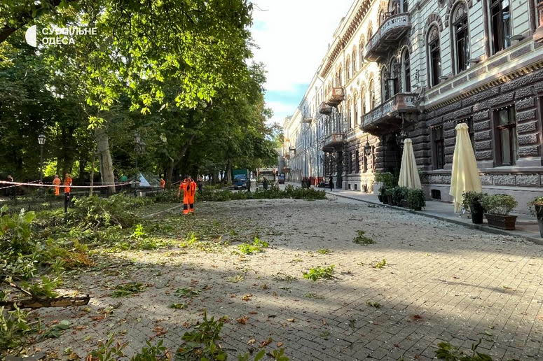 рф вгатила по Привозу і багатоповерхівці в Одесі: все, що відомо