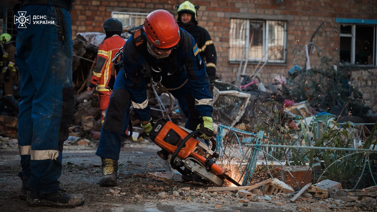 росія вночі масовано атакувала Київ. Серед загиблих діти