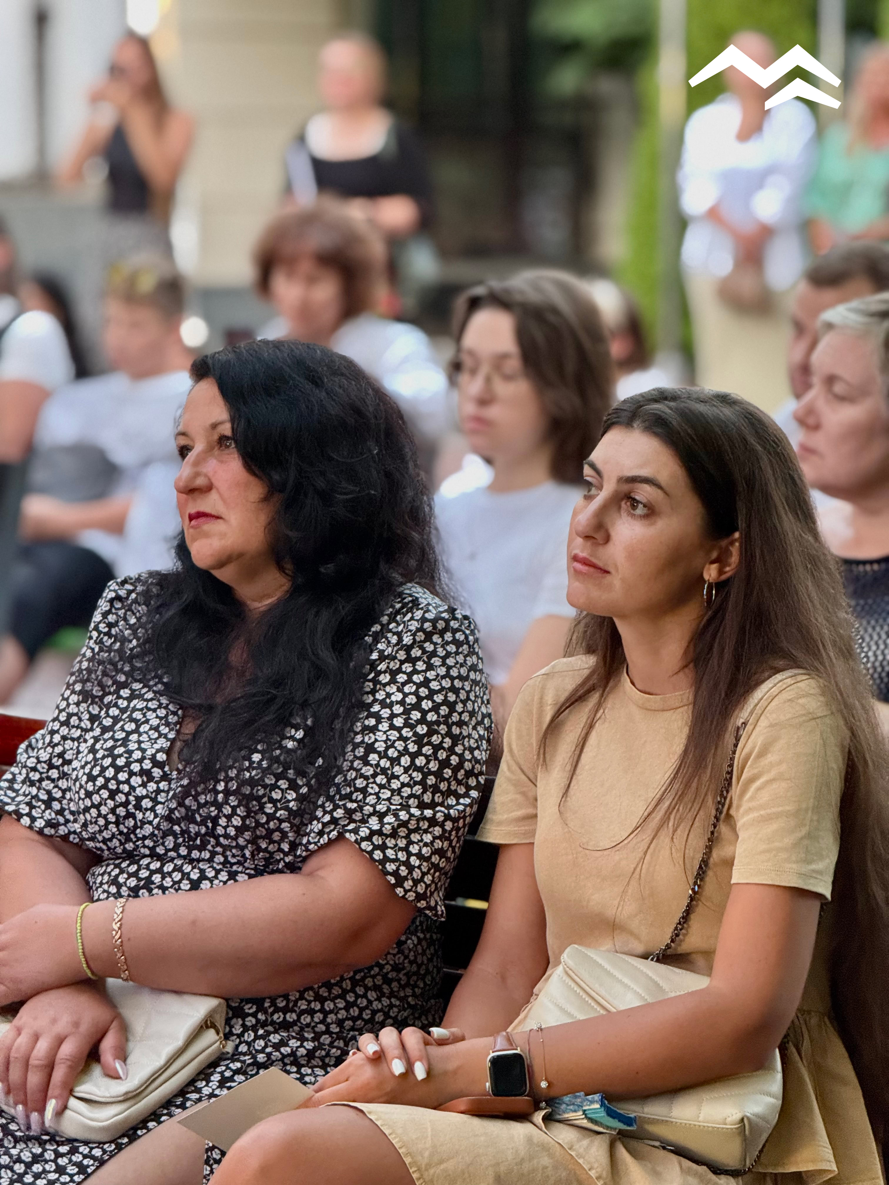Гроші на ЗСУ за допомогою поезії: Владислав Михайленко презентував поетичну збірку «Маяк»