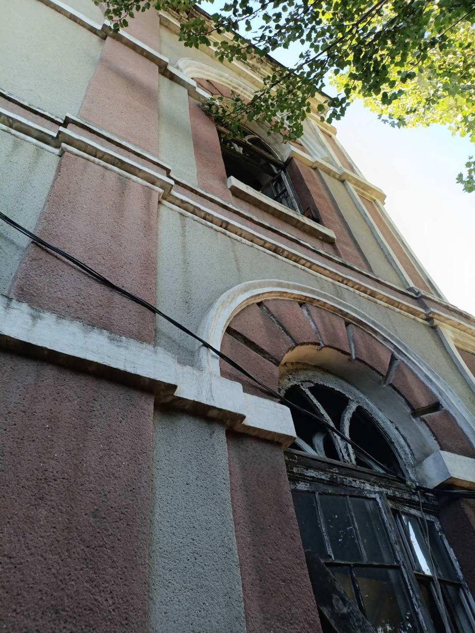Дрони рф вдарили по історичній синагозі в Одесі: Єврейська громада засудида атаку