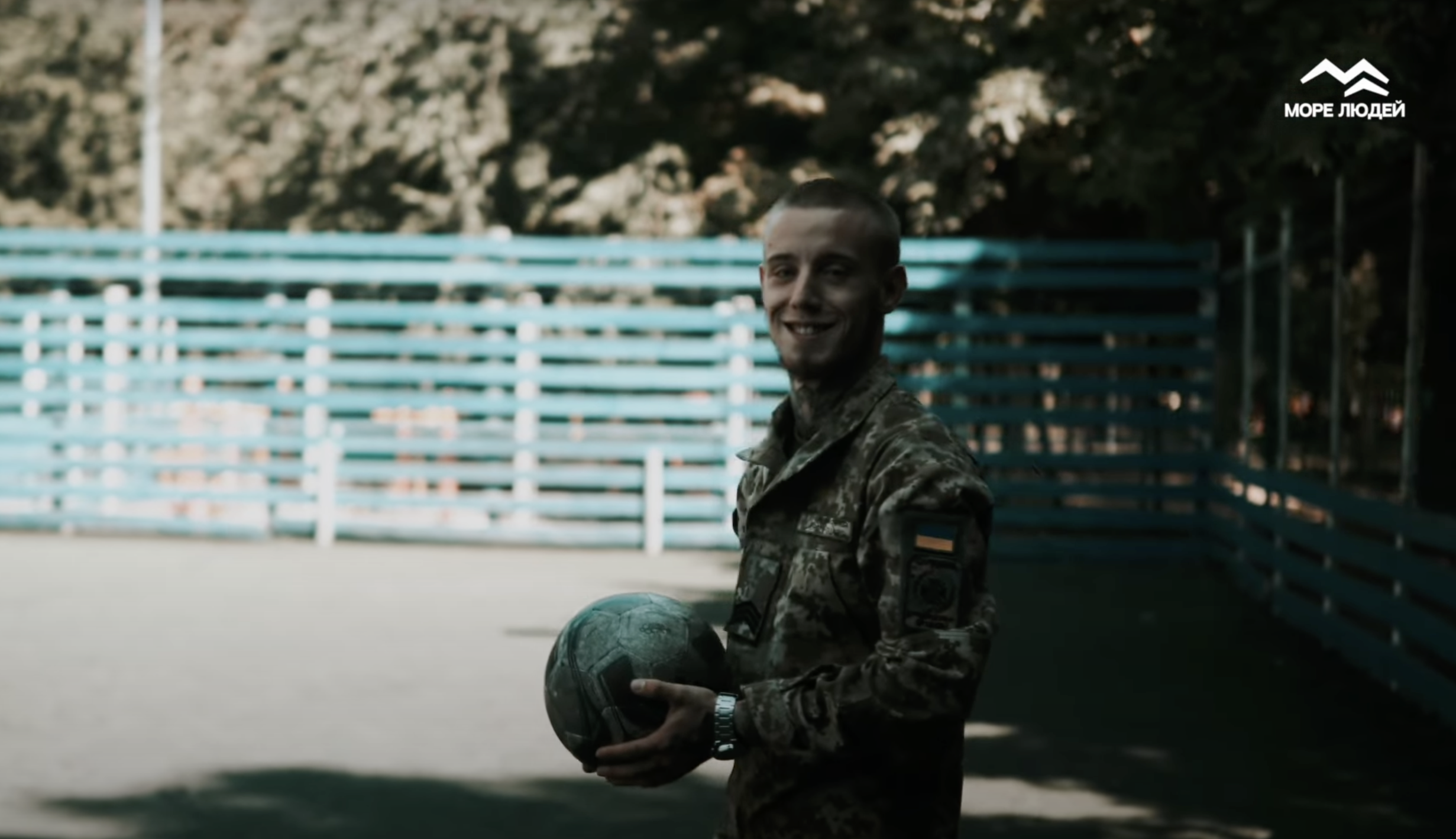 Поранений повз під обстрілами, щоб урятувати побратимів: історія воїна з позивним «Яструб»