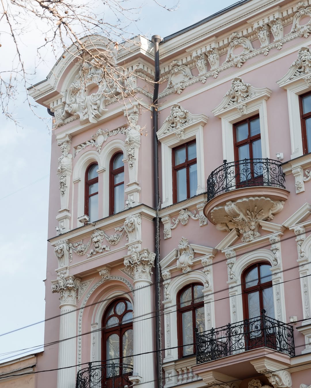 «Кіпіш через статую Брістоля»: що відбувається з відновленням готелю
