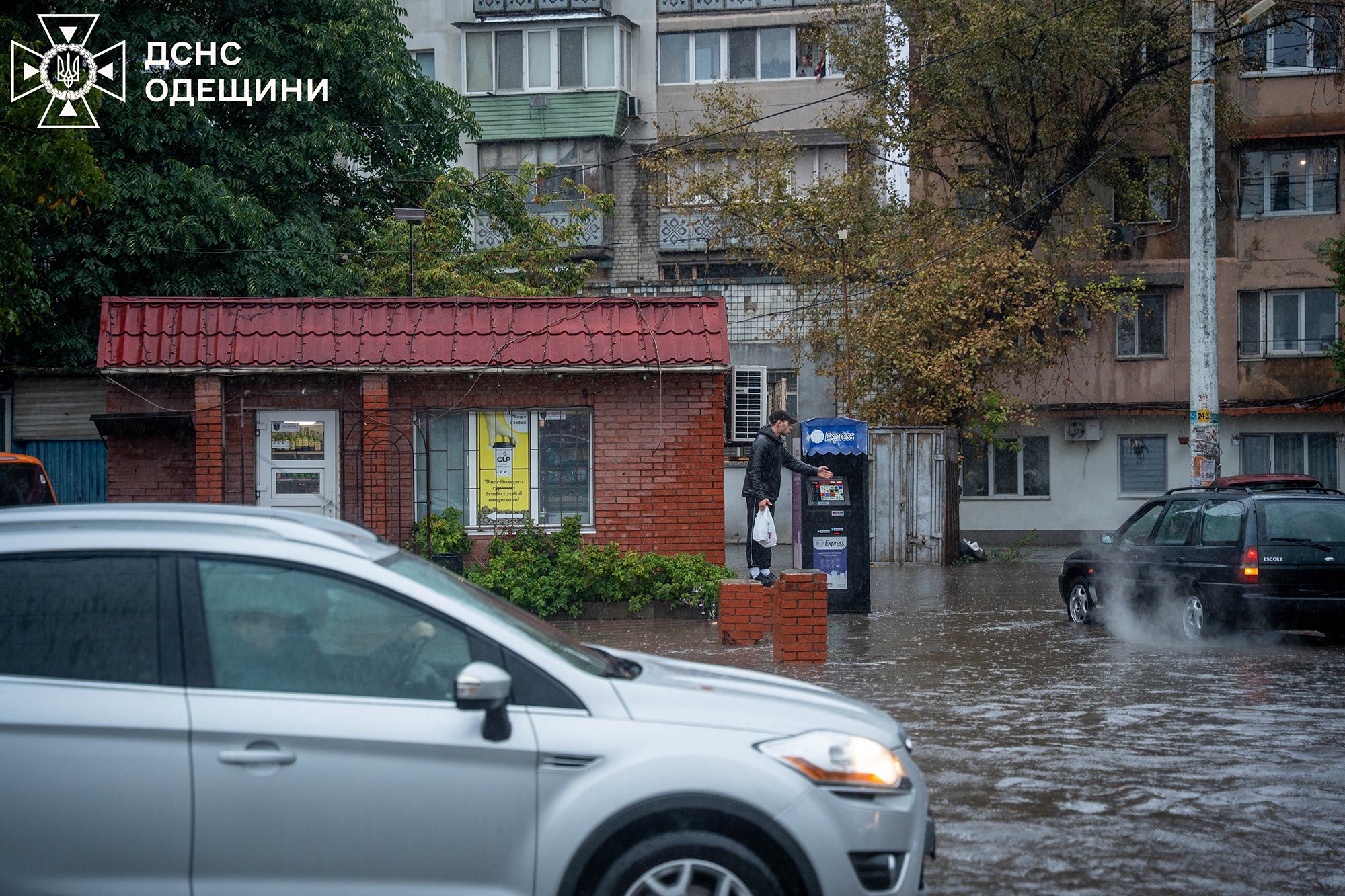 Одеса у воді: як місто переживає потужну зливу