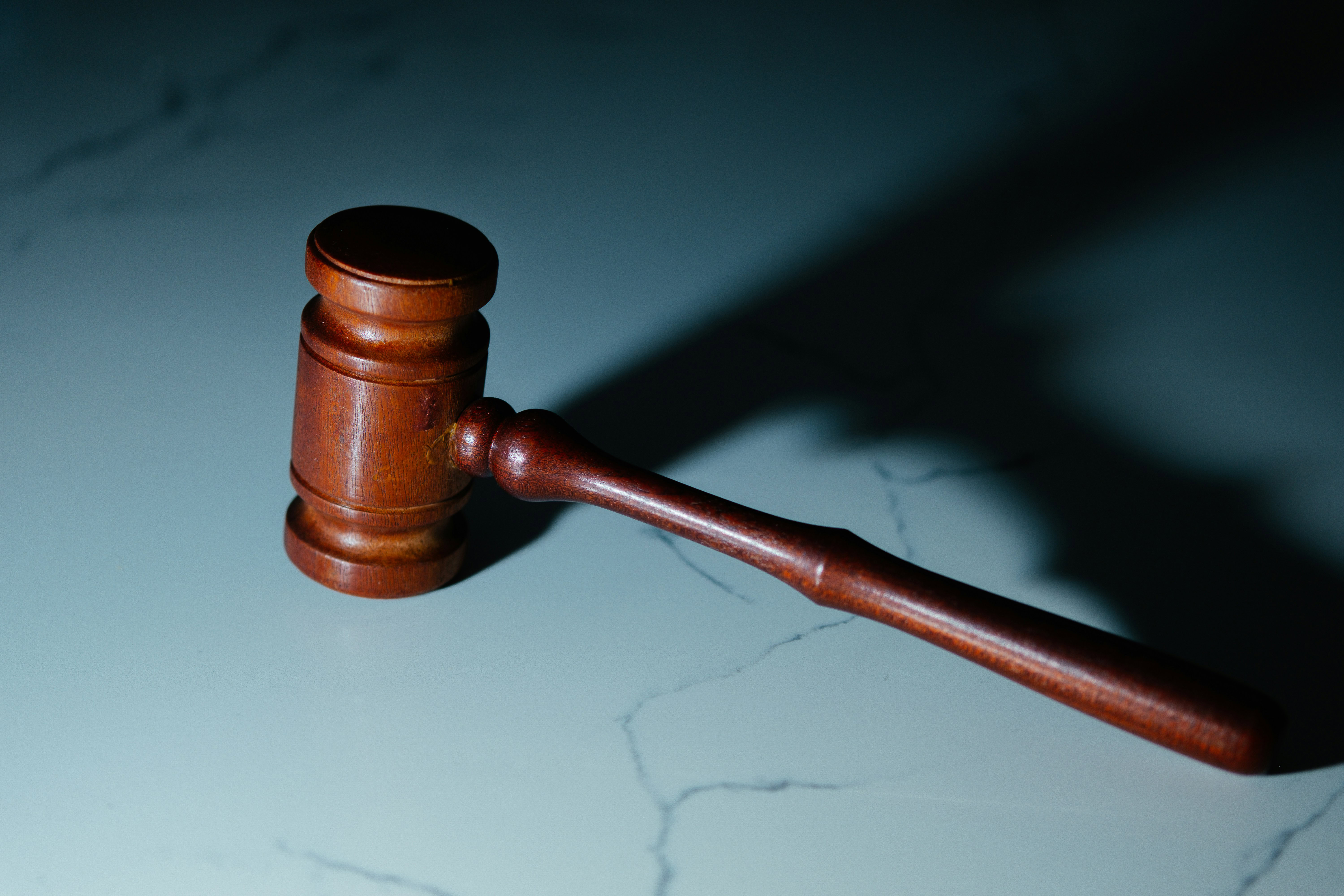 В Україні суд поділив ембріони між вдовою та батьками померлого: все про справу і чому вона знакова