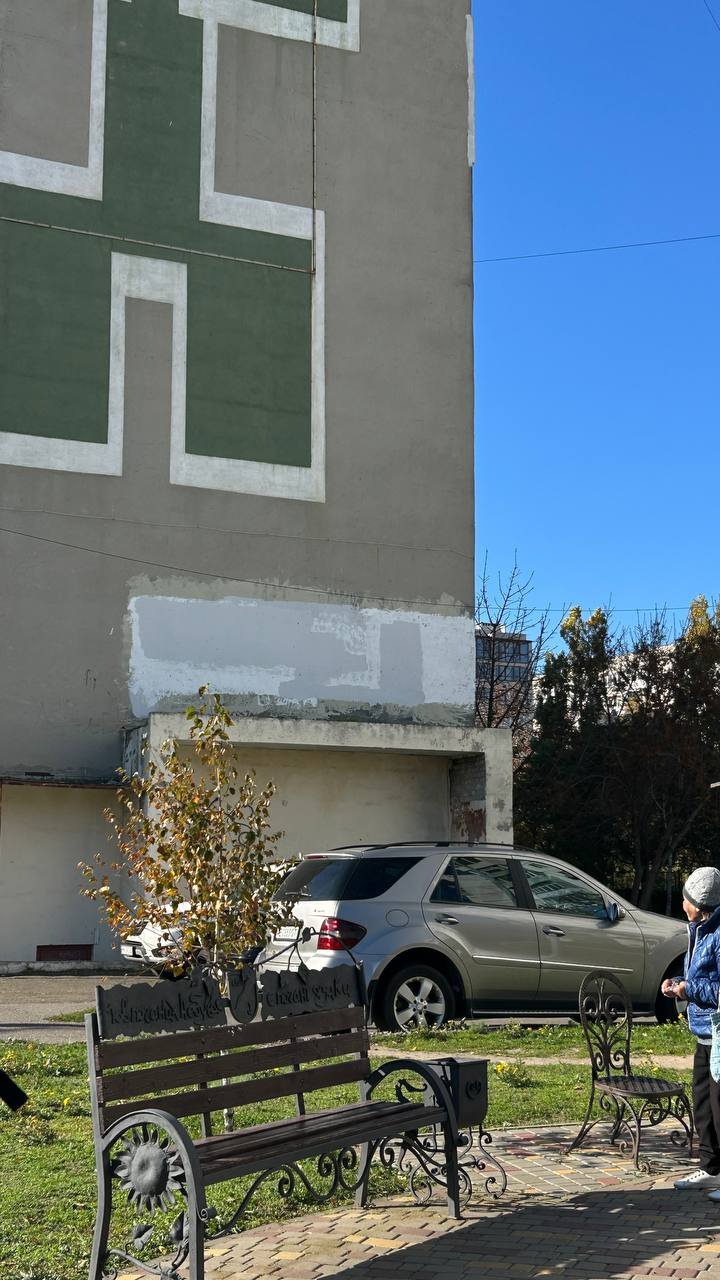 Замість Цоя — цитата Ратушного: що треба знати про кіпіш навколо муралу в Південному