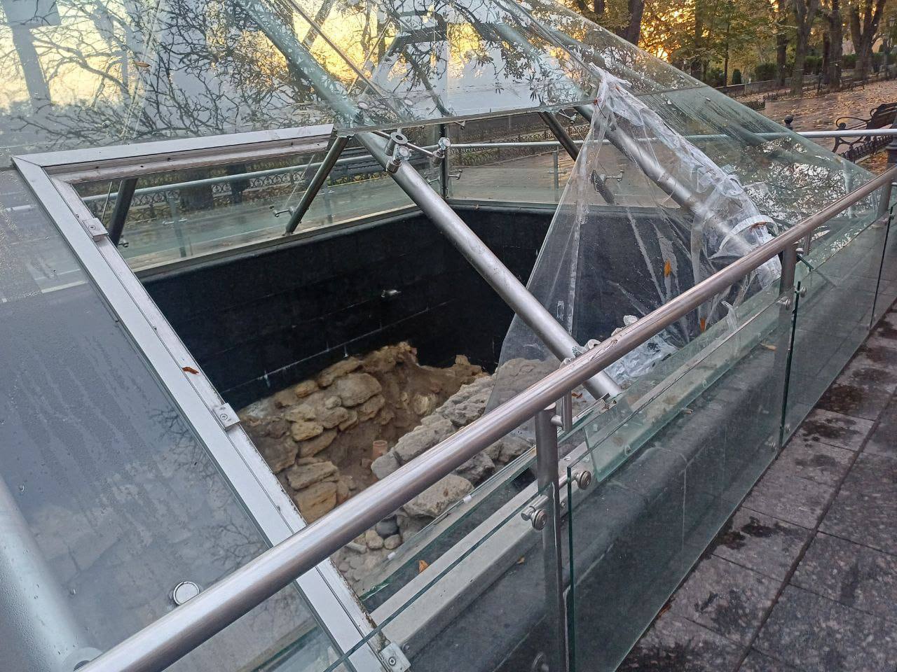 У центрі Одеси пошкодили піраміду-музей: що там зберігається