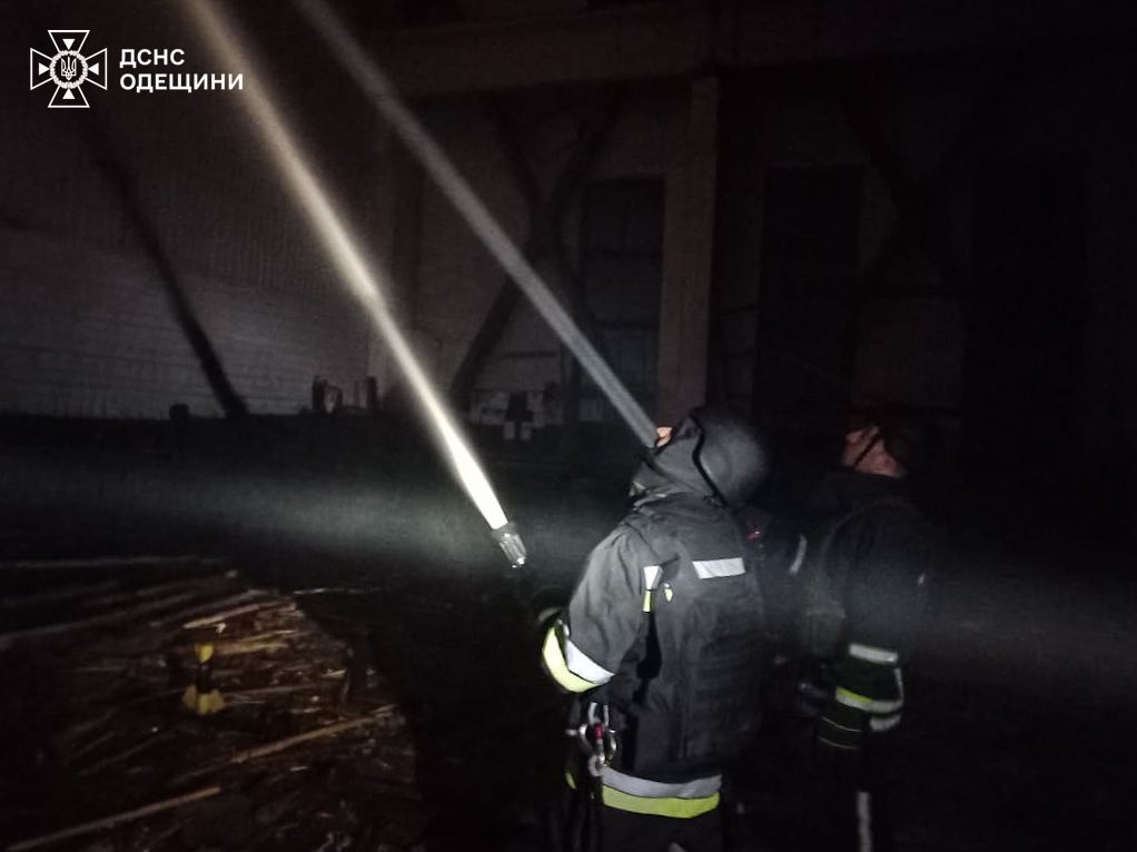 Масована атака дронами на Одещину: пошкоджено енергетичні об’єкти й залізничне депо