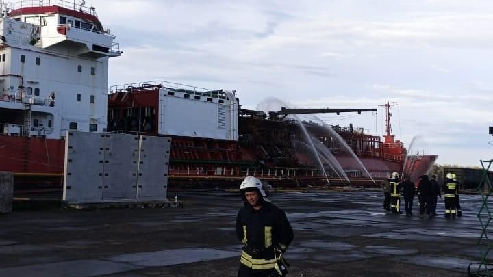 Пожежа на танкері у порту Ізмаїл: що відомо станом на 18 листопада