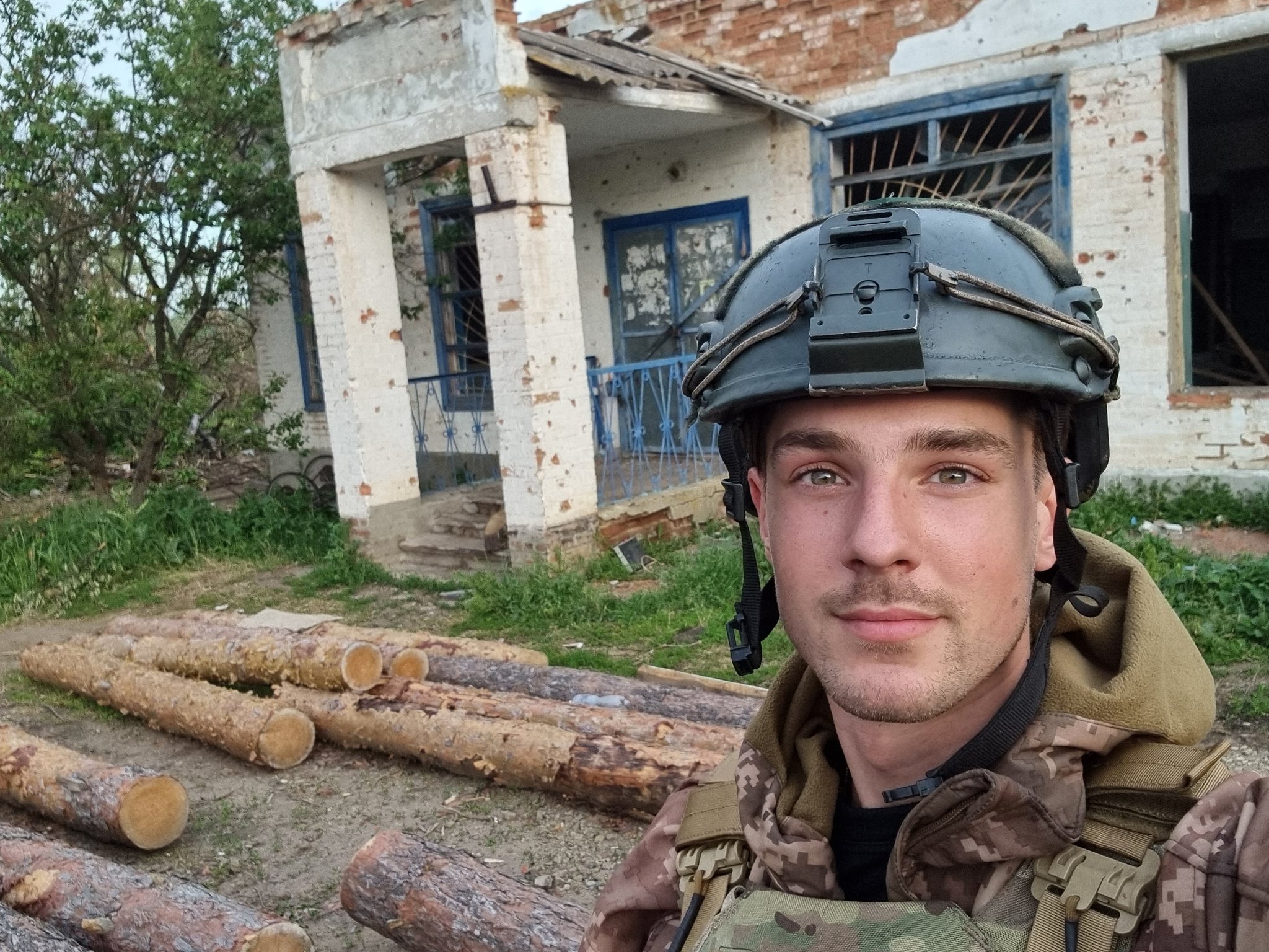 Замість Цоя — цитата Ратушного: що треба знати про кіпіш навколо муралу в Південному