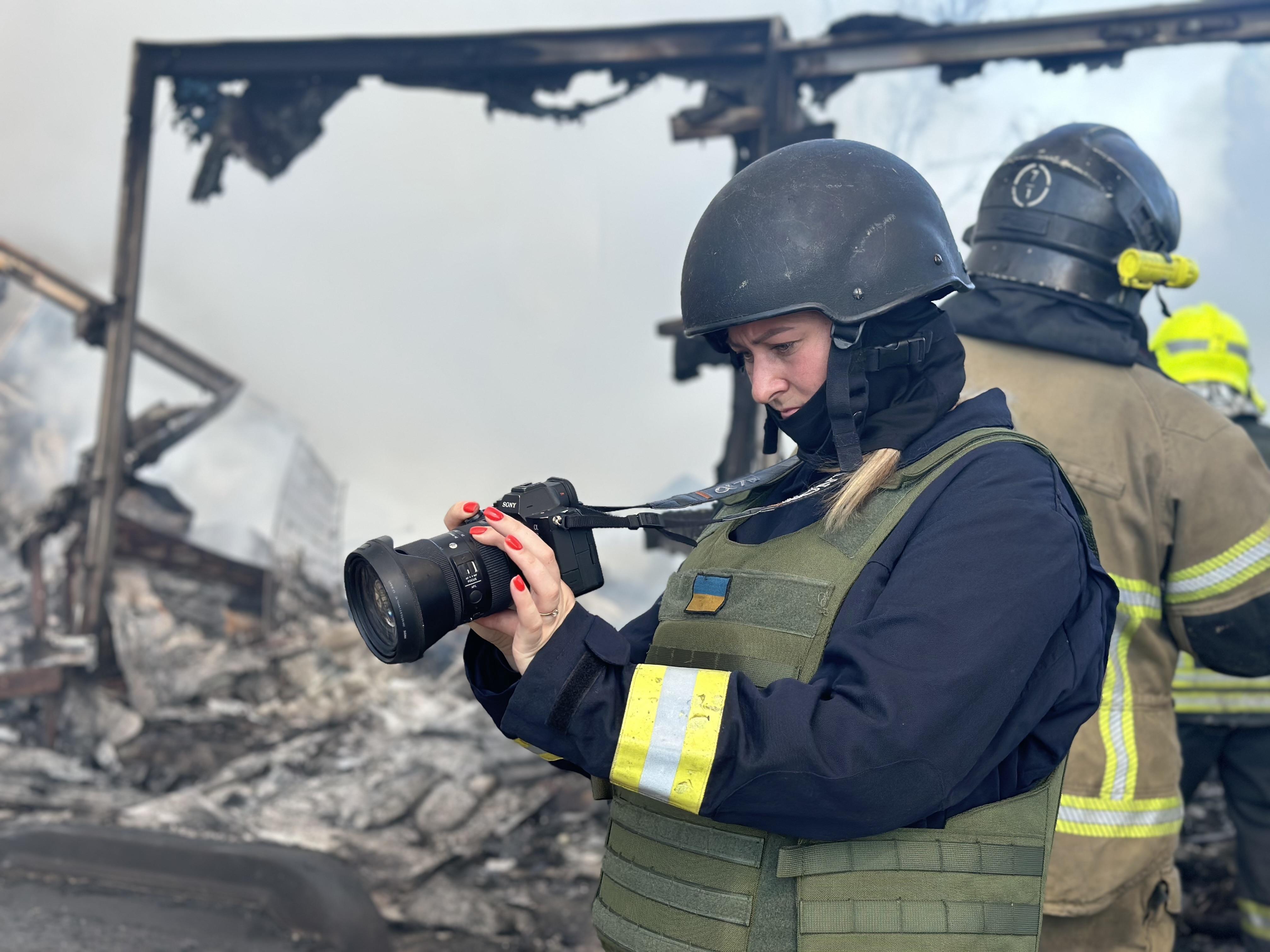 «Щоб зняти рятувальника у вогні, треба бути у вогні». Історія речниці ДСНС Одещини Марини Аверіної