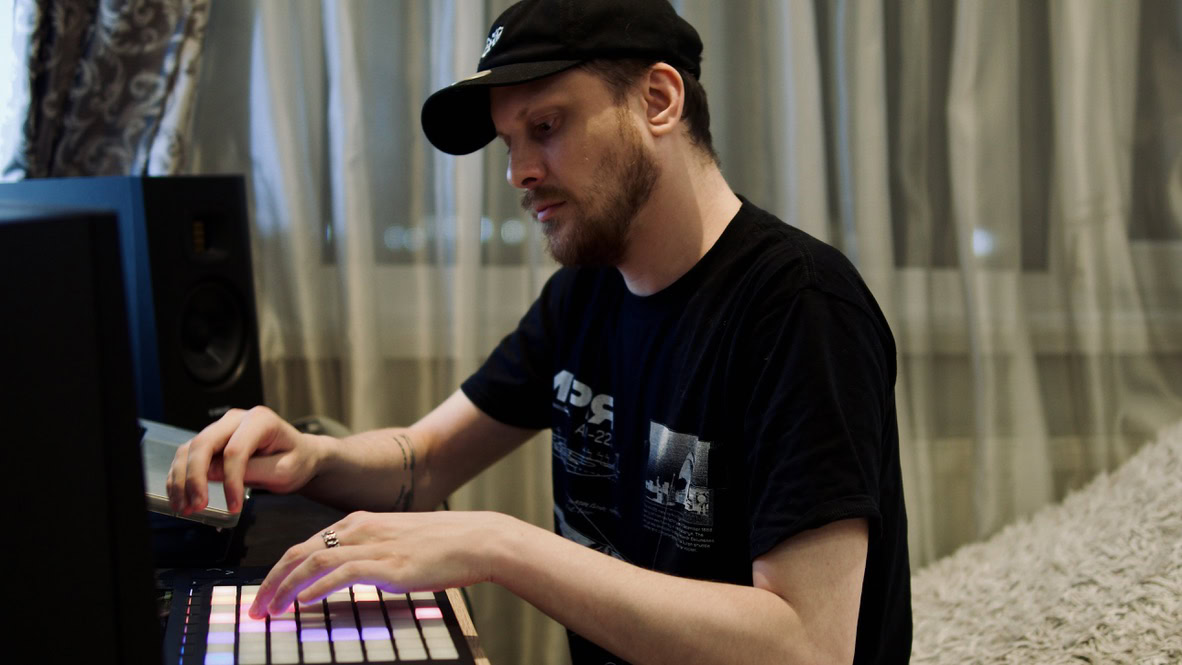 Електронна музика в Одесі та 6 млн гривень для ЗСУ: історія Артура SEKTA