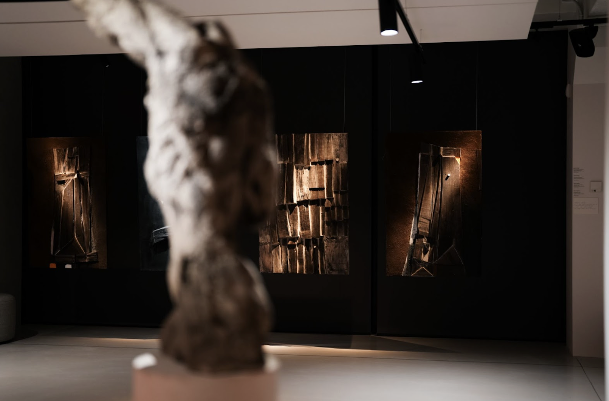 «МОРЕ» у Львові: як виставка ОНХМ повертає українським художникам їхню історію