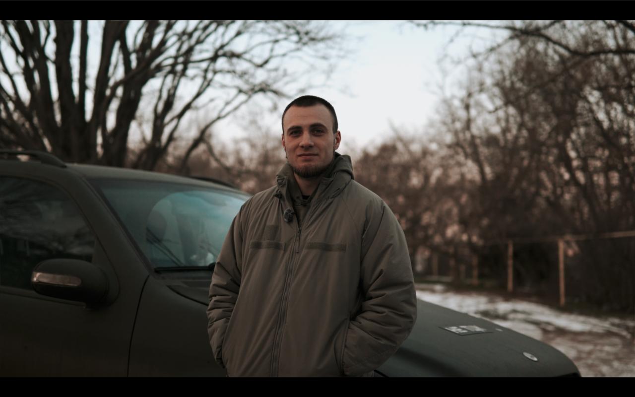 «Це було у Кринках»: історія скульптора Ярослава, який став морпіхом