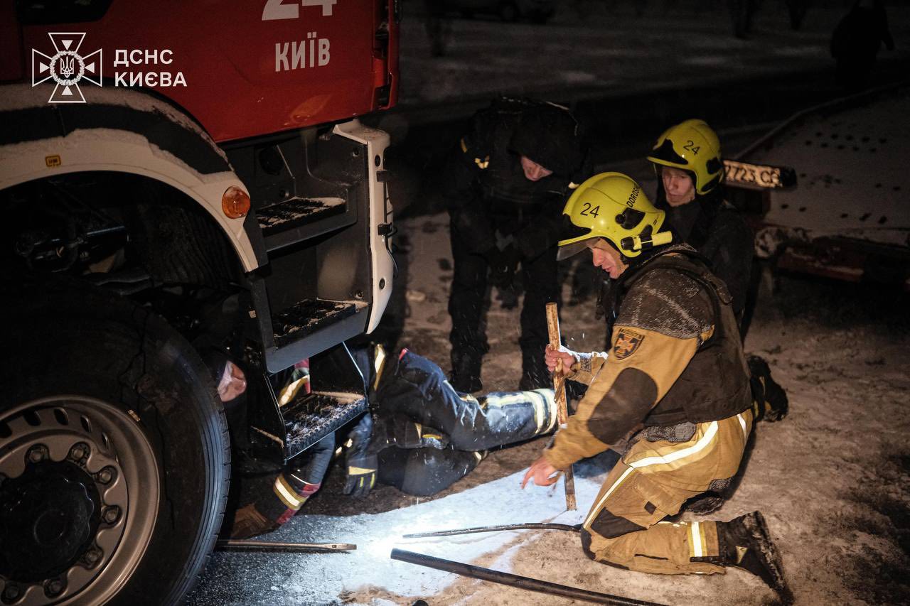 рф масовано атакувала Україну: у Києві четверо людей загинули, у Львові постраждала критична інфраструктура