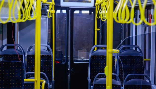 Місяць без електротранспорту в Одесі: чому чекати на автобуси доводиться годинами і коли повернуться трамваї