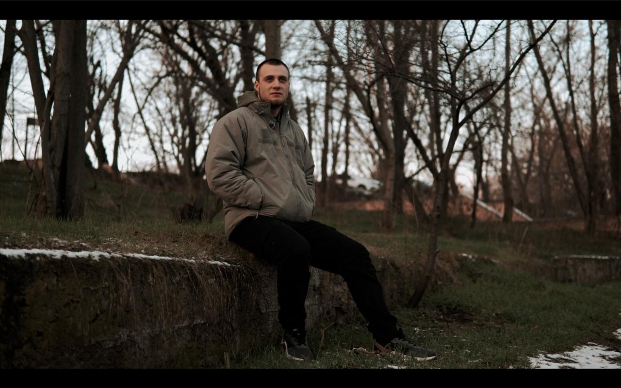 «Це було у Кринках»: історія скульптора Ярослава, який став морпіхом