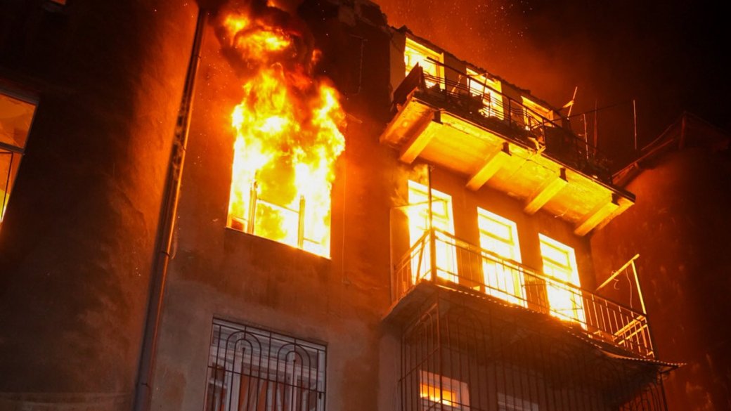 Після атак рф: яку неочевидну небезпеку для здоров’я й екології несуть пожежі