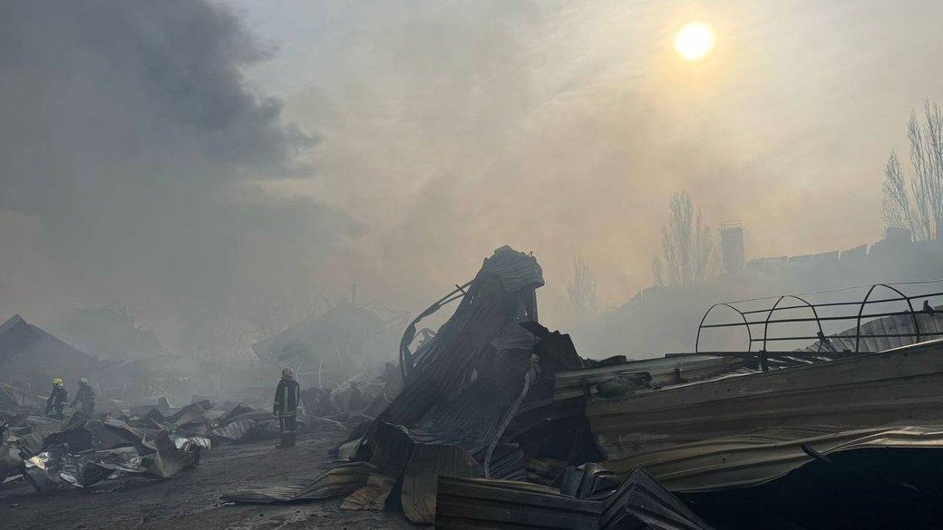 Після атак рф: яку неочевидну небезпеку для здоров’я й екології несуть пожежі