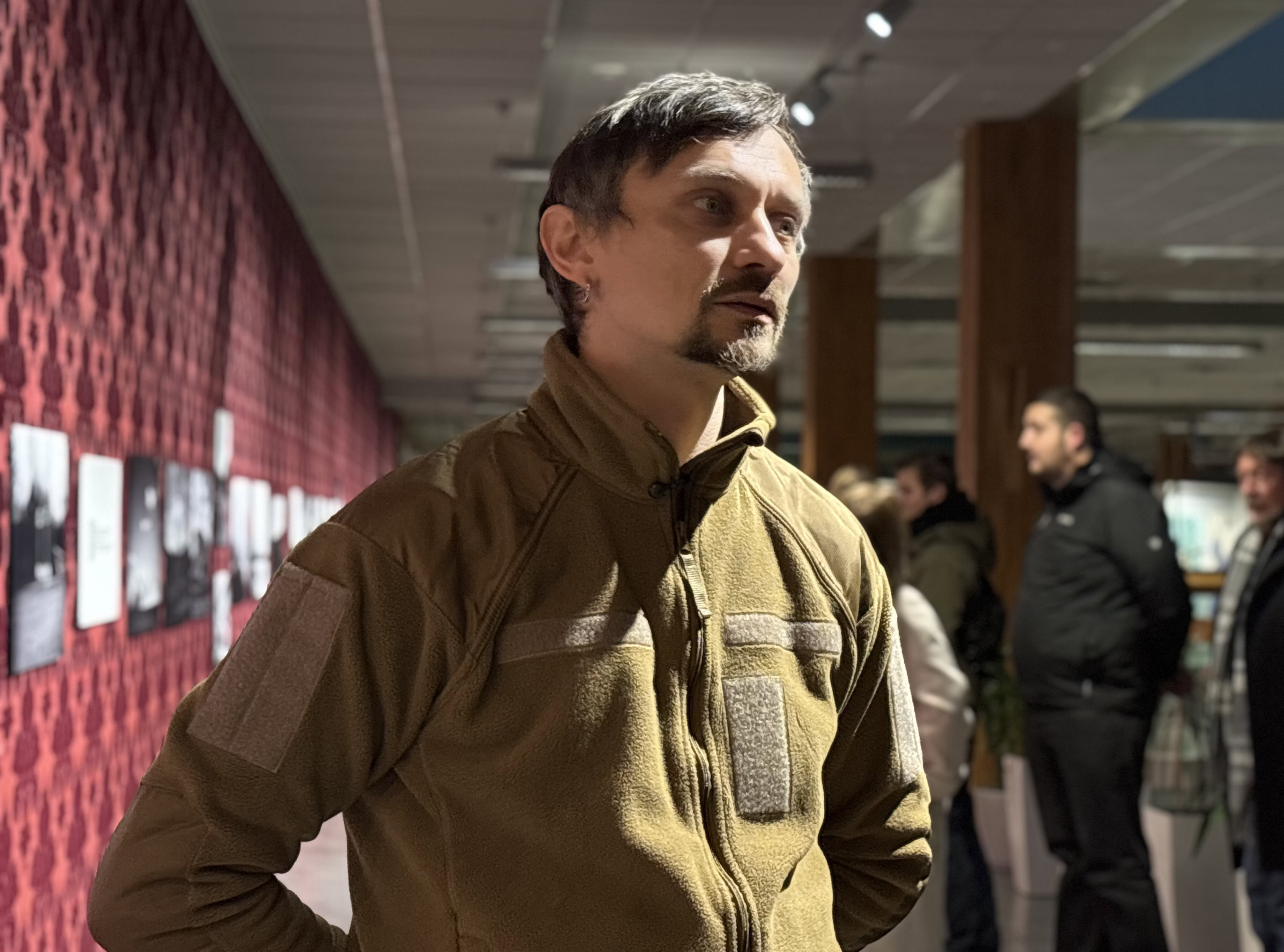 Дорога як щоденник війни: в Одесі відкрилася благодійна виставка Віктора Голікова