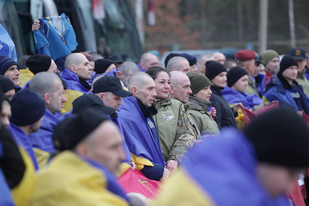 Україна повернула з російського полону 300 військових і двох цивільних
