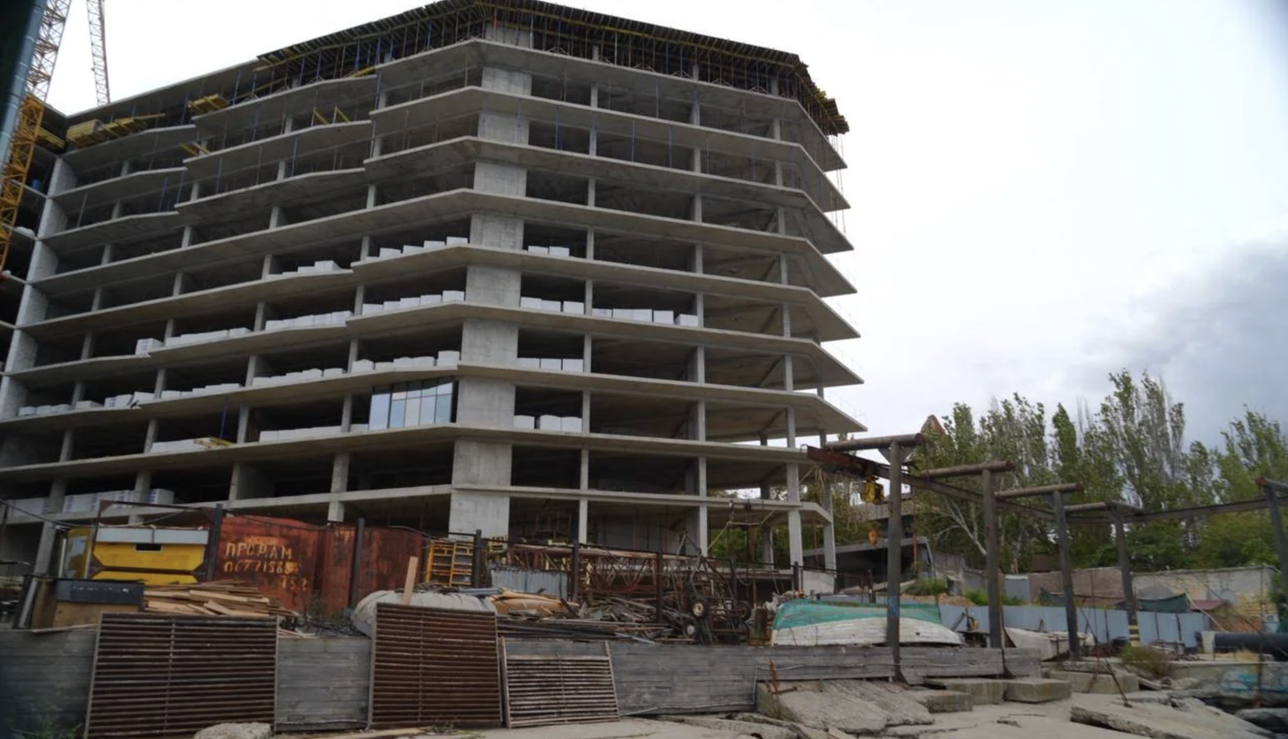 Будівництво M1 на Ланжероні: частину поверхів можуть демонтувати